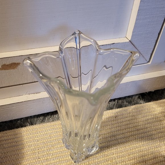 Mikasa Florale Glass Bud Vase from Macys (open box) - Picture 4 of 5